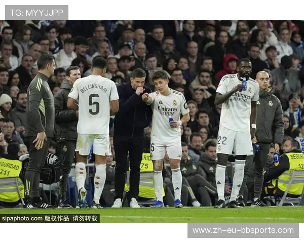 金靴争夺中的战术革命：从单箭头到全能前锋转型